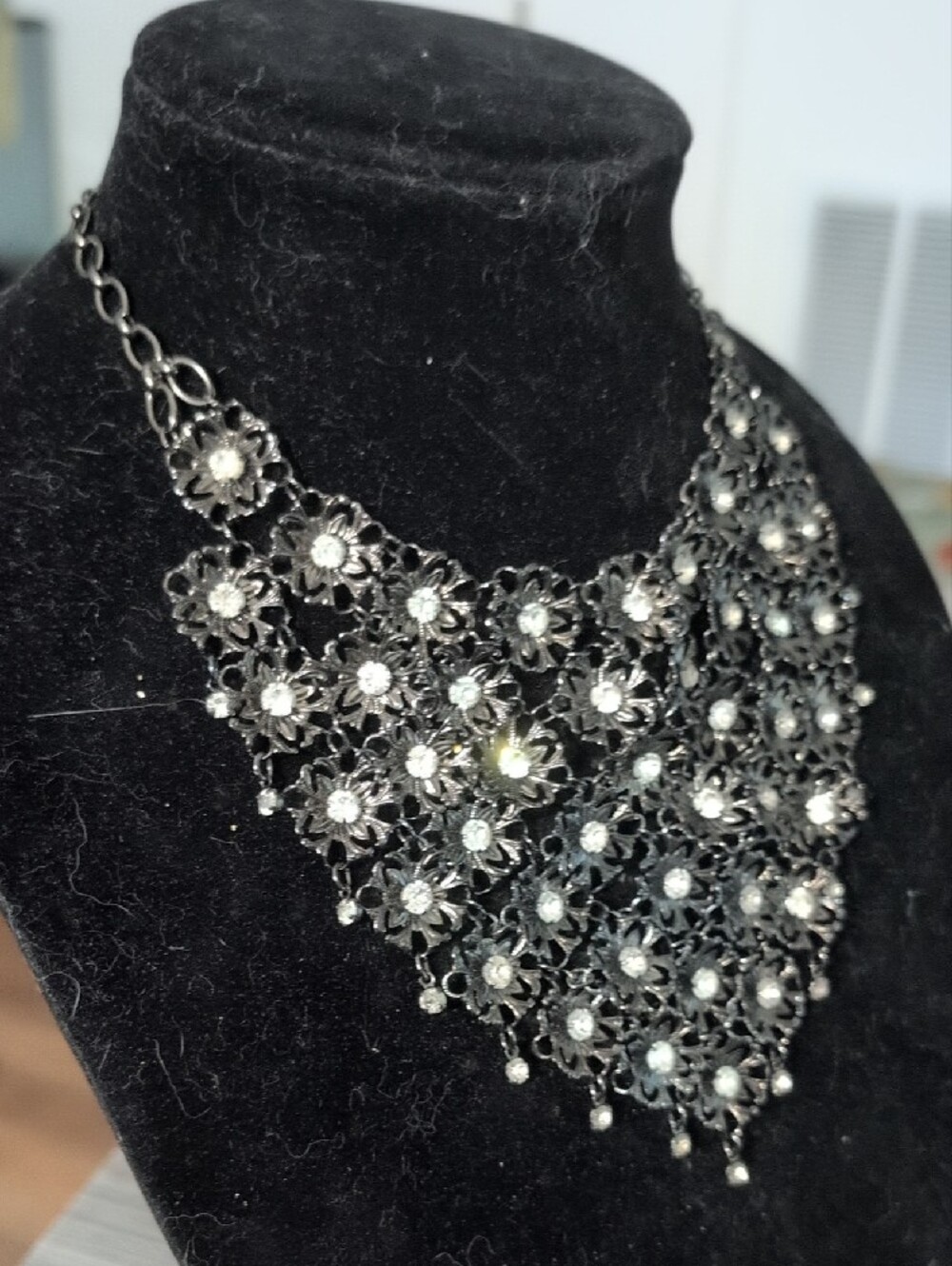 Vintage Signed Celebrity NY Filigree Floral Rhinestone Statement Bib Necklace